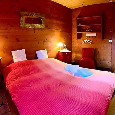 La Cure De Bed & Breakfast *