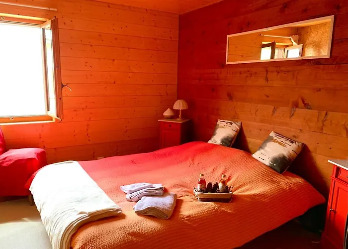 La Cure De Bed and Breakfast *