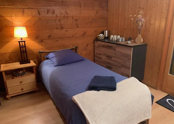 La Cure De Bed and Breakfast *