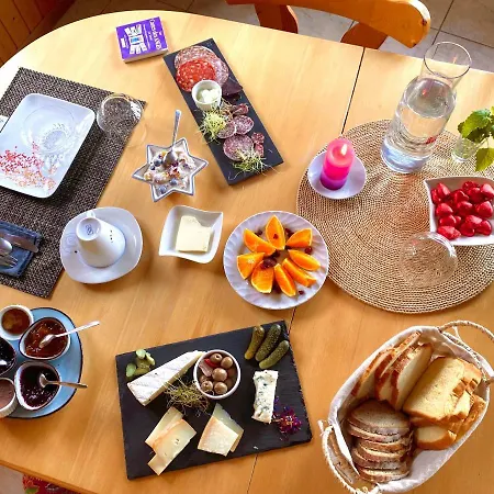 La Cure De Bed and Breakfast