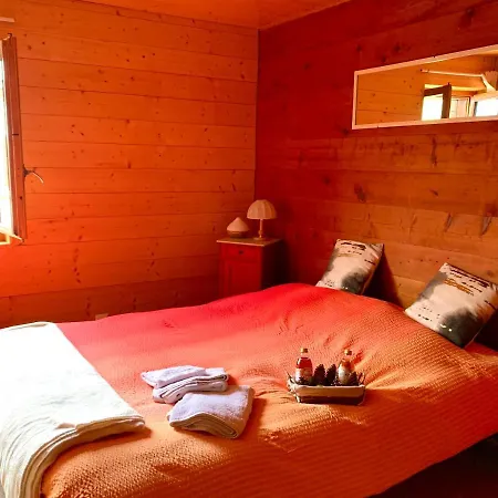 La Cure De Bed and Breakfast *