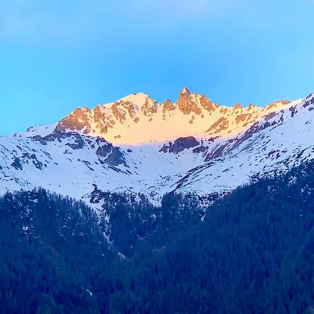 La Cure De Bed and Breakfast