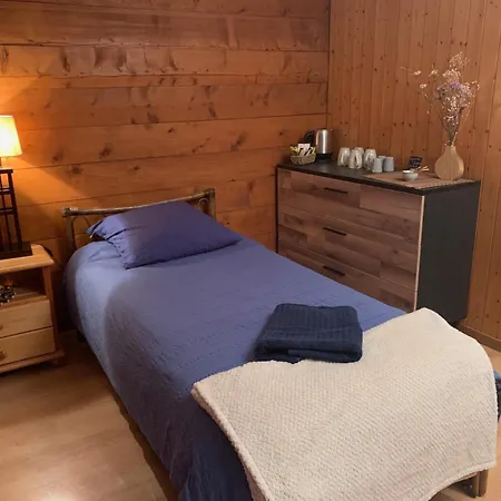 La Cure De Bed and Breakfast *